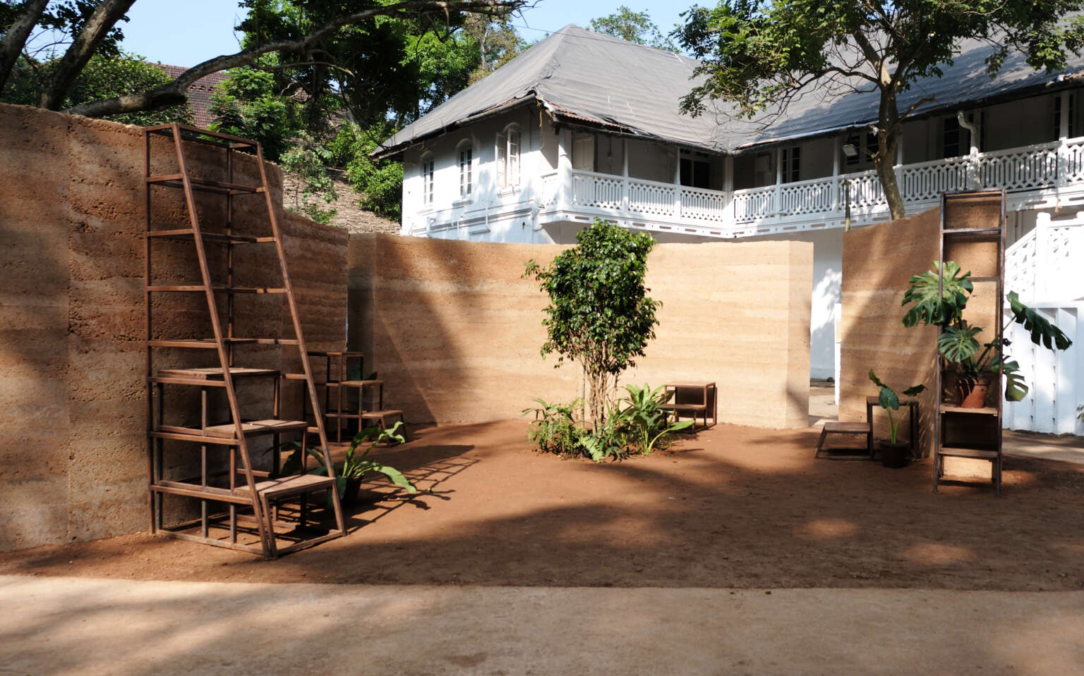 Earthship
Clay, terracota, iron, plants
Installation view at Pepper House, 6th Kochi-Muziris Biennale, 2025